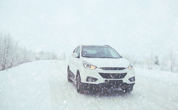 雪道を車で安全に運転するために必要なこと