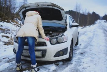 冬の寒い時期に車のエンジンがかからない！原因と対策