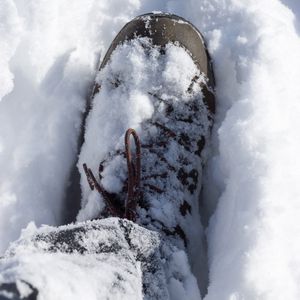 靴についた雪は取り除く