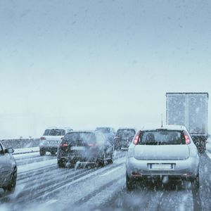 雪の中をドライブするときの注意点