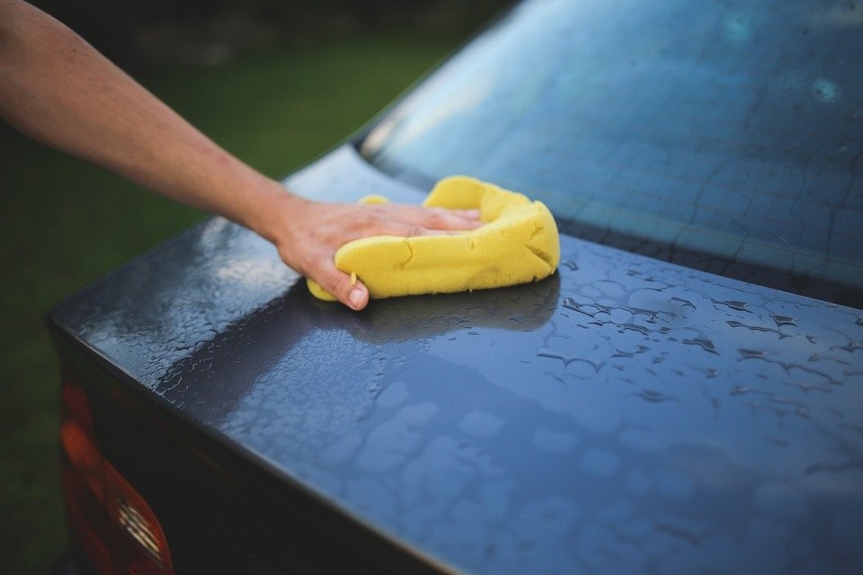 車の傷を消したい！初心者向けコンパウンドの使い方などを解説します