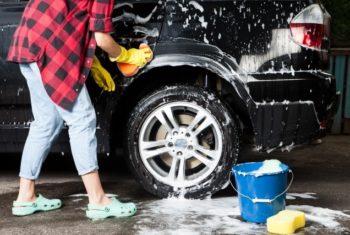 洗車の頻度はどれぐらいがベスト？ 頻度の高さによる車への影響とは