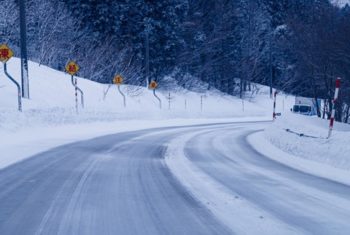 路面凍結（アイスバーン）が起こる気温や対処法とは