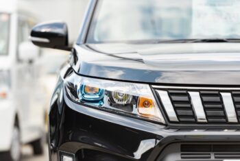 車のライトの種類をわかりやすく解説！