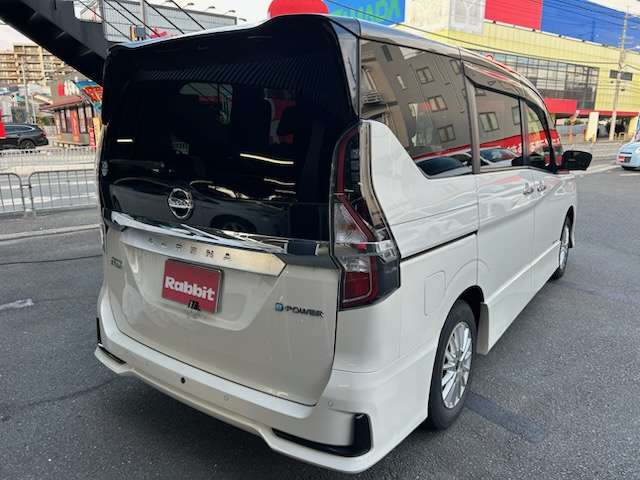 セレナ 1.2 e-POWER ハイウェイスター V ブリリアントホワイトP/D