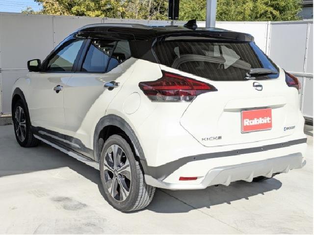 キックス 1.2 X (e-POWER) ブリリアントホワイトパール×ブラック の